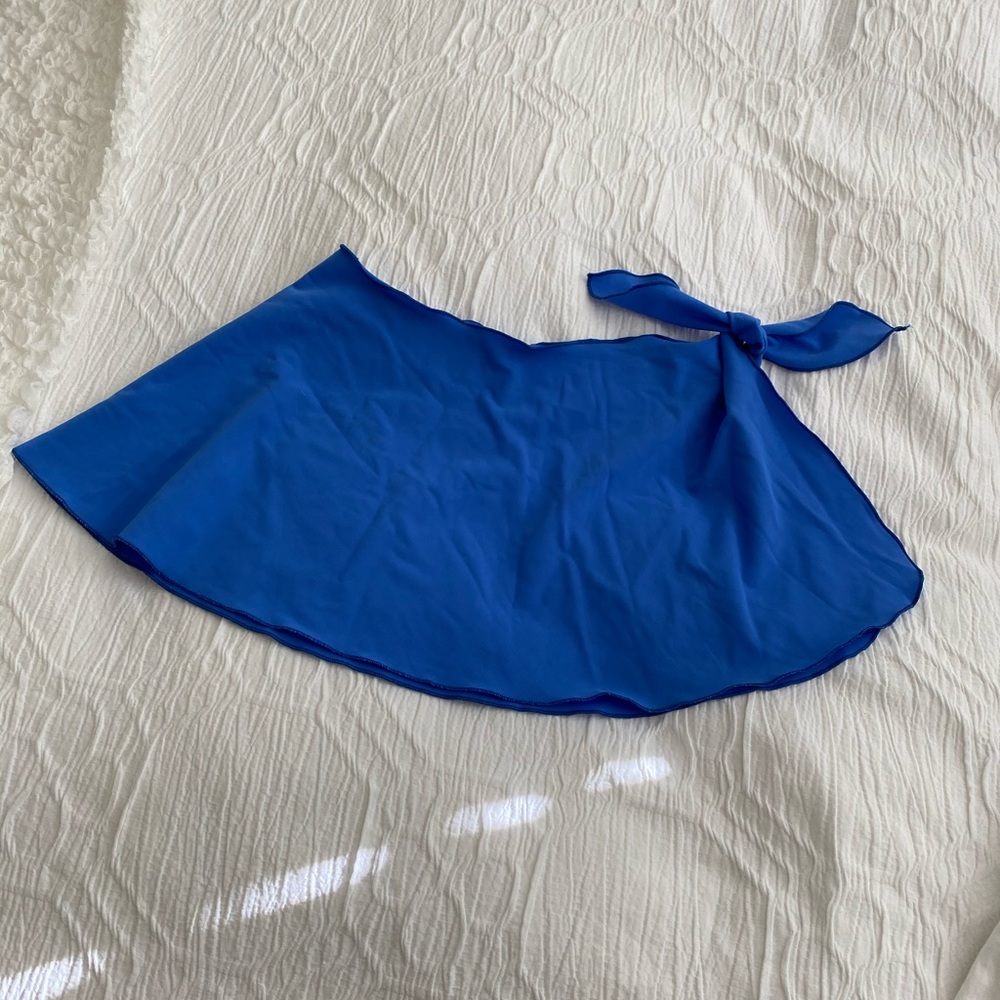 Tie figure skating skirt